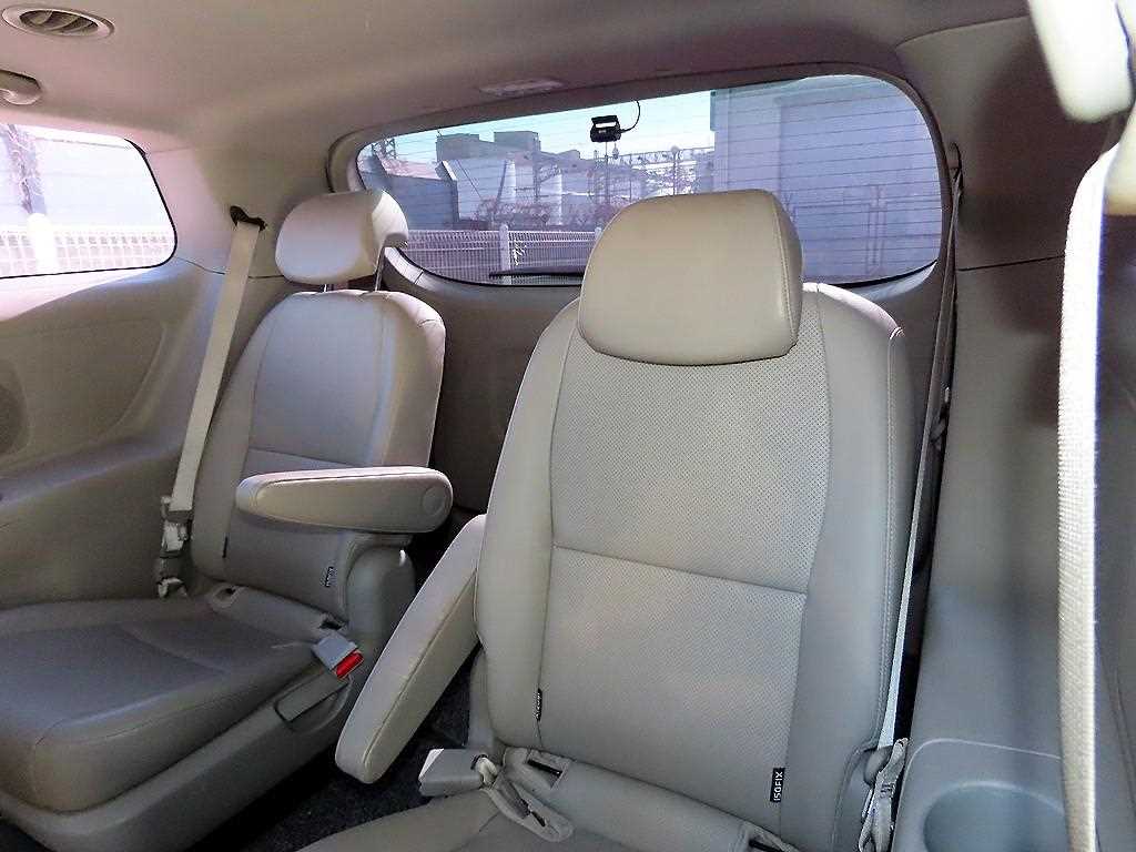 KIA Carnival - Vista 7