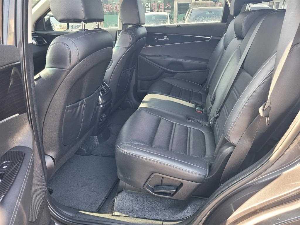 KIA Sorento - Vista 8