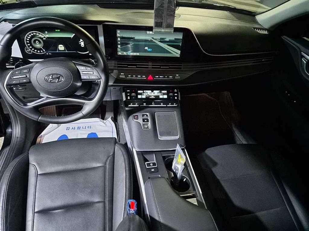 HYUNDAI Grandeur - Vista 10