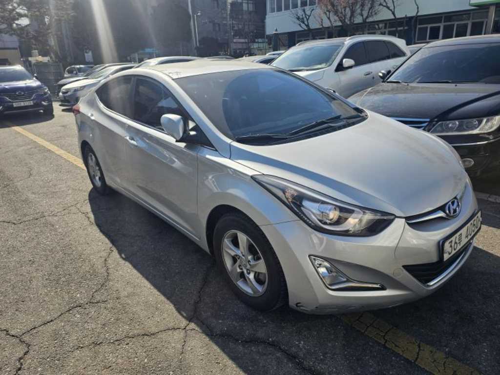 HYUNDAI Avante - Vista 3