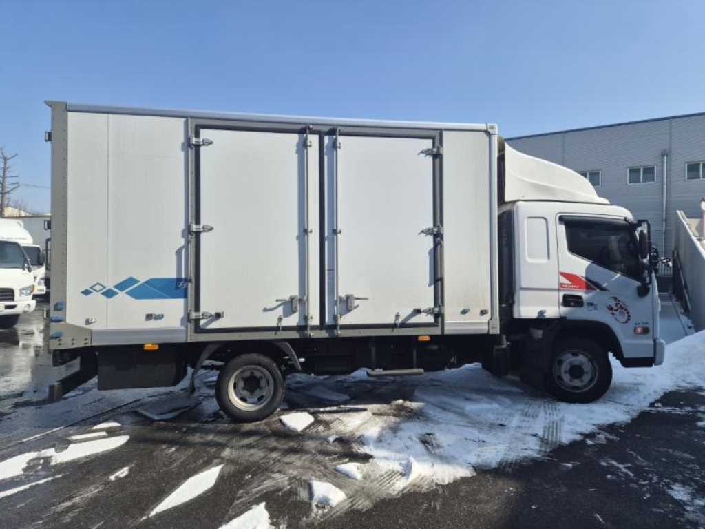 medium and large cargo truck - Vista 4