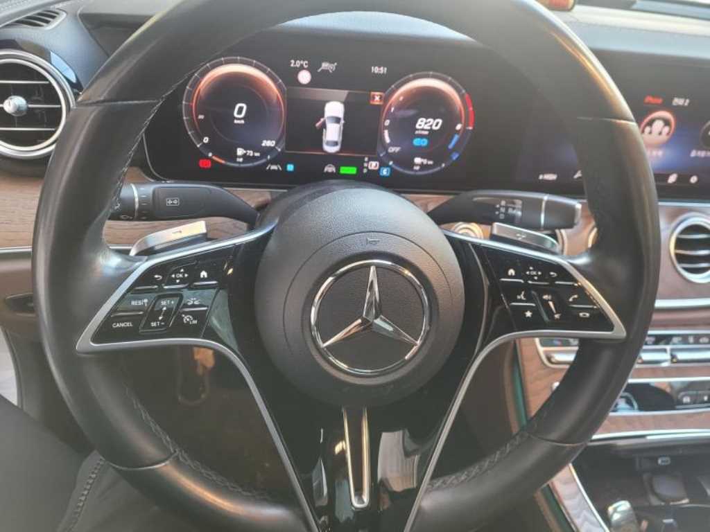 Mercedes Benz E class - Vista 3