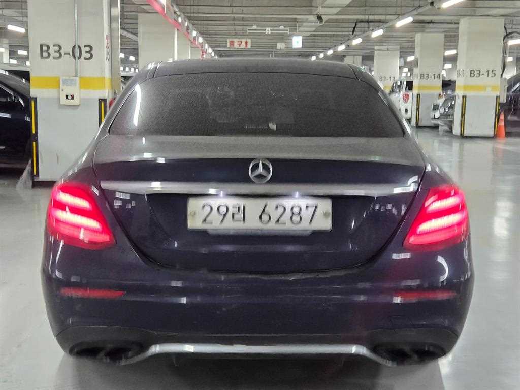 Mercedes Benz E class - Vista 5