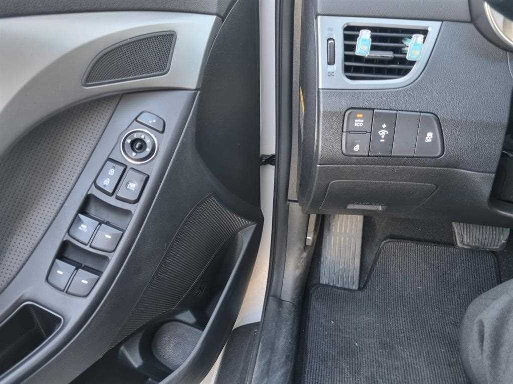 HYUNDAI Avante - Vista 8