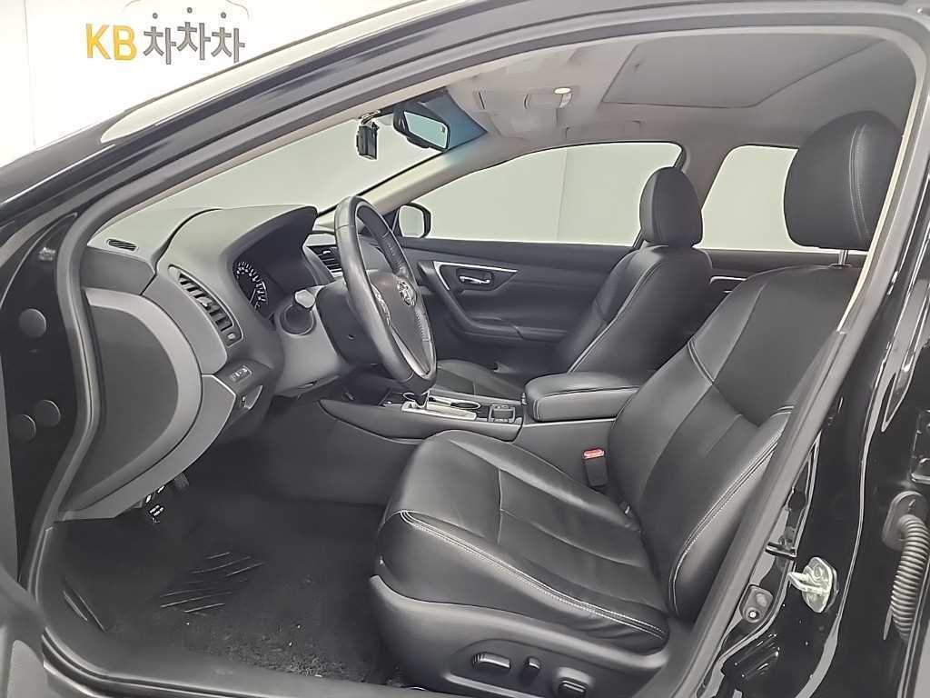 Nissan Altima - Vista 11