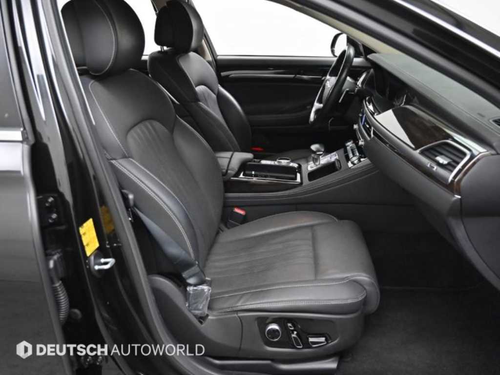 Genesis G90 - Vista 10