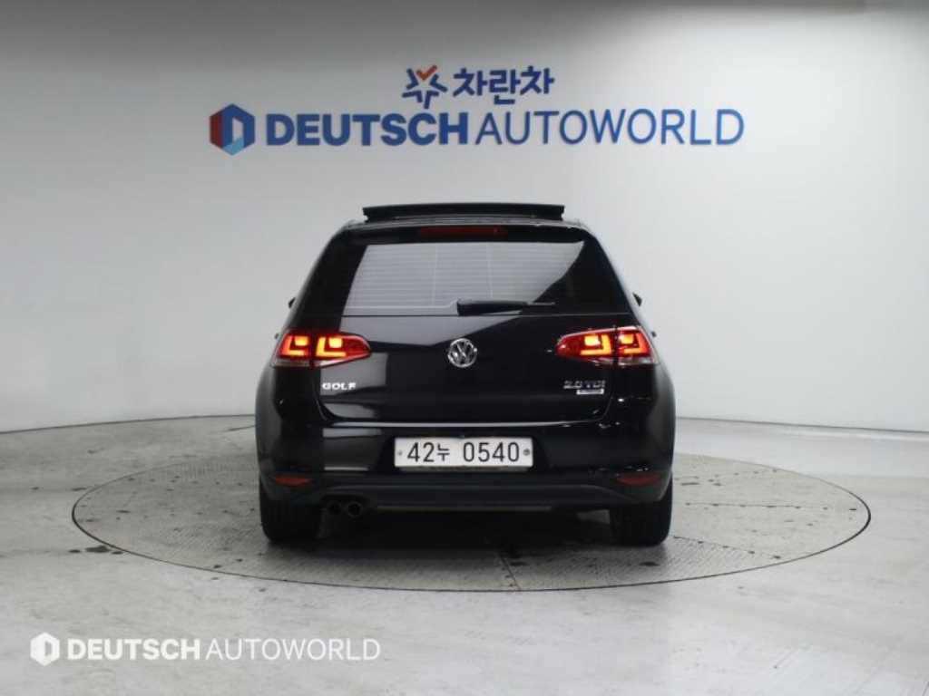 Volkswagen Golf - Vista 4