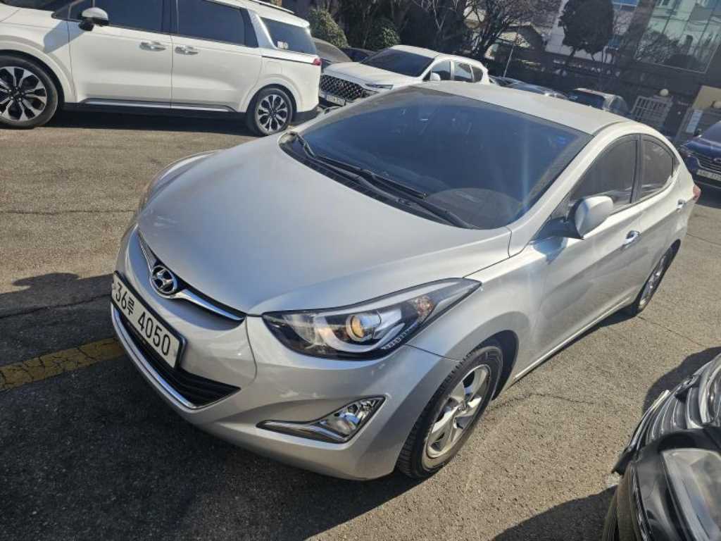 HYUNDAI Avante - Vista 2