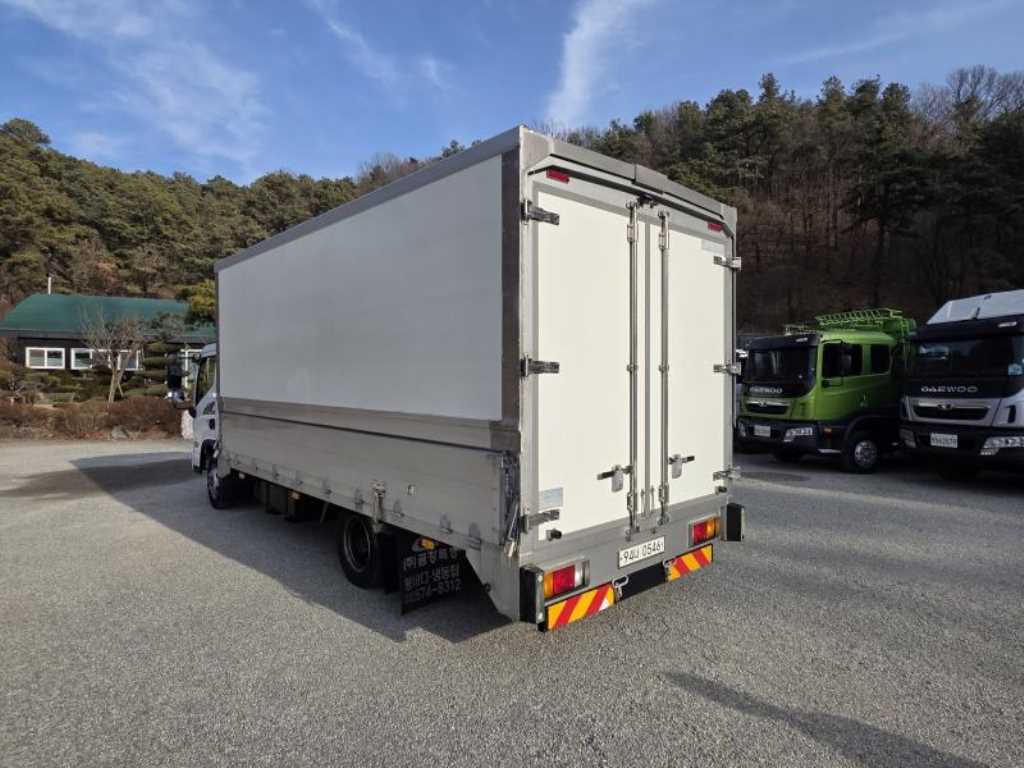 medium and large cargo truck - Vista 6