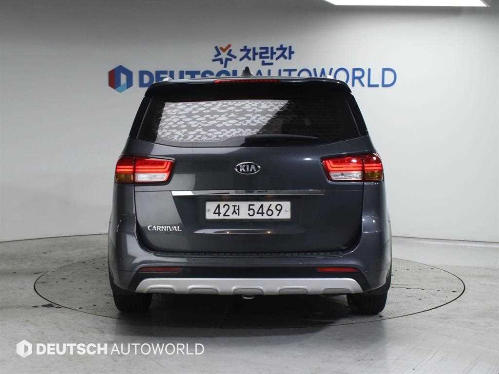 KIA Carnival - Vista 4