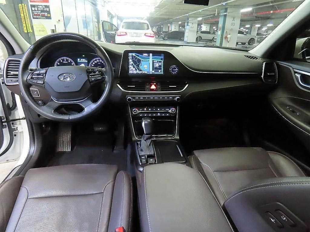 HYUNDAI Grandeur - Vista 10