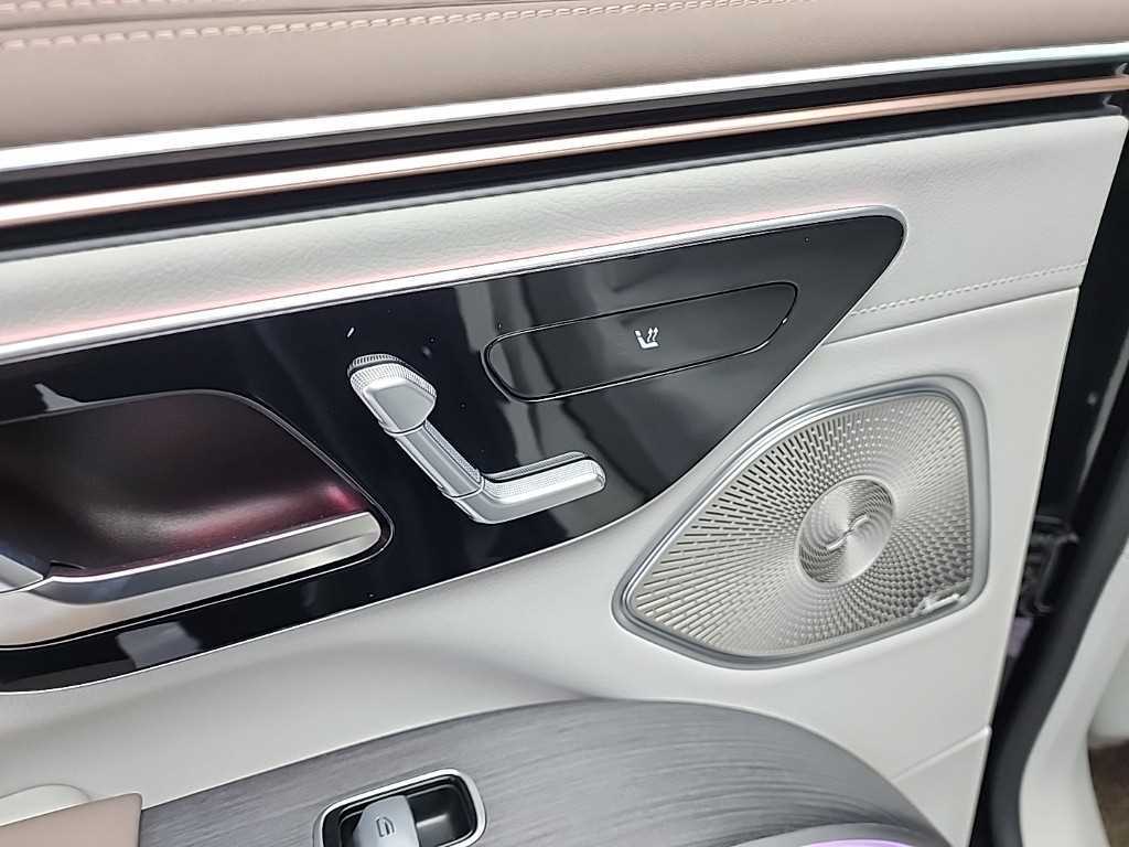 Mercedes Benz EQS - Vista 12