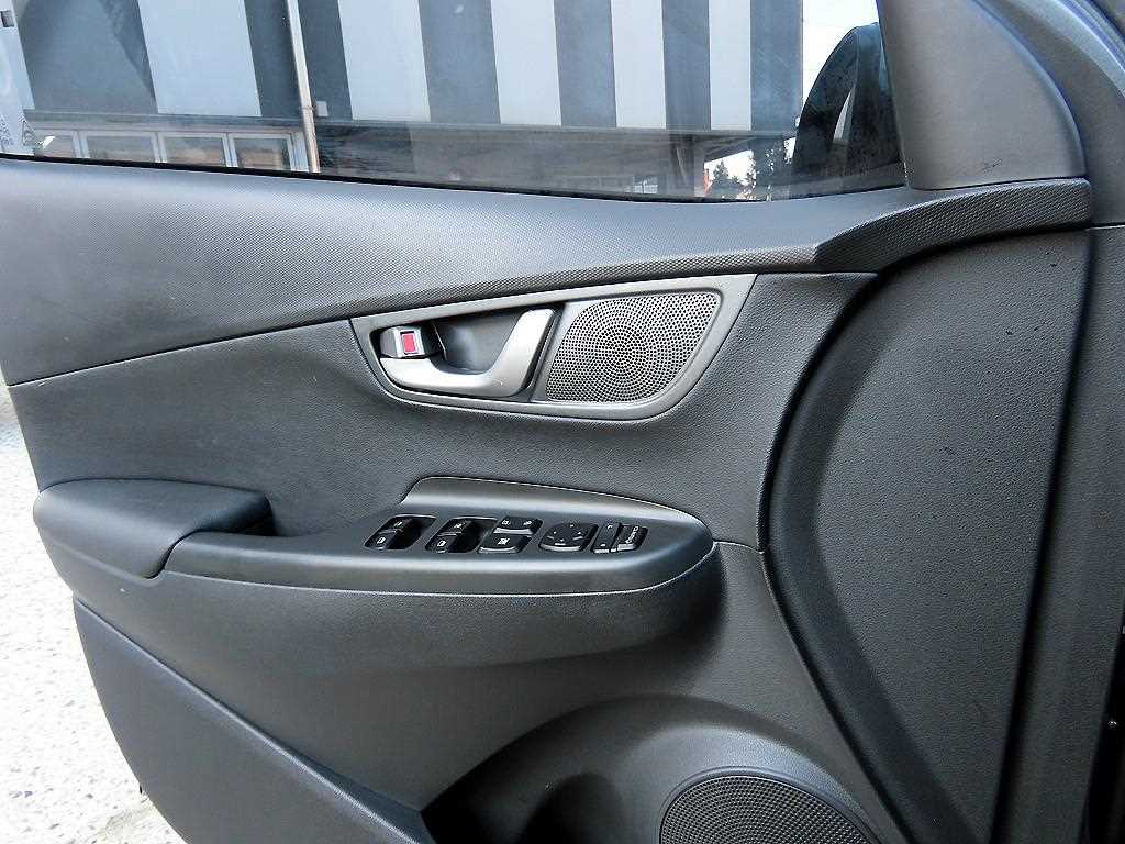 HYUNDAI Kona - Vista 11