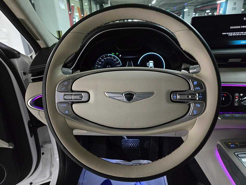 Genesis GV70 - Vista 8