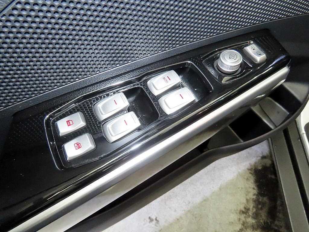 Ssangyong Tivoli 2015 Plateado - Importación desde Corea - HF Imports Iquique - Foto 13