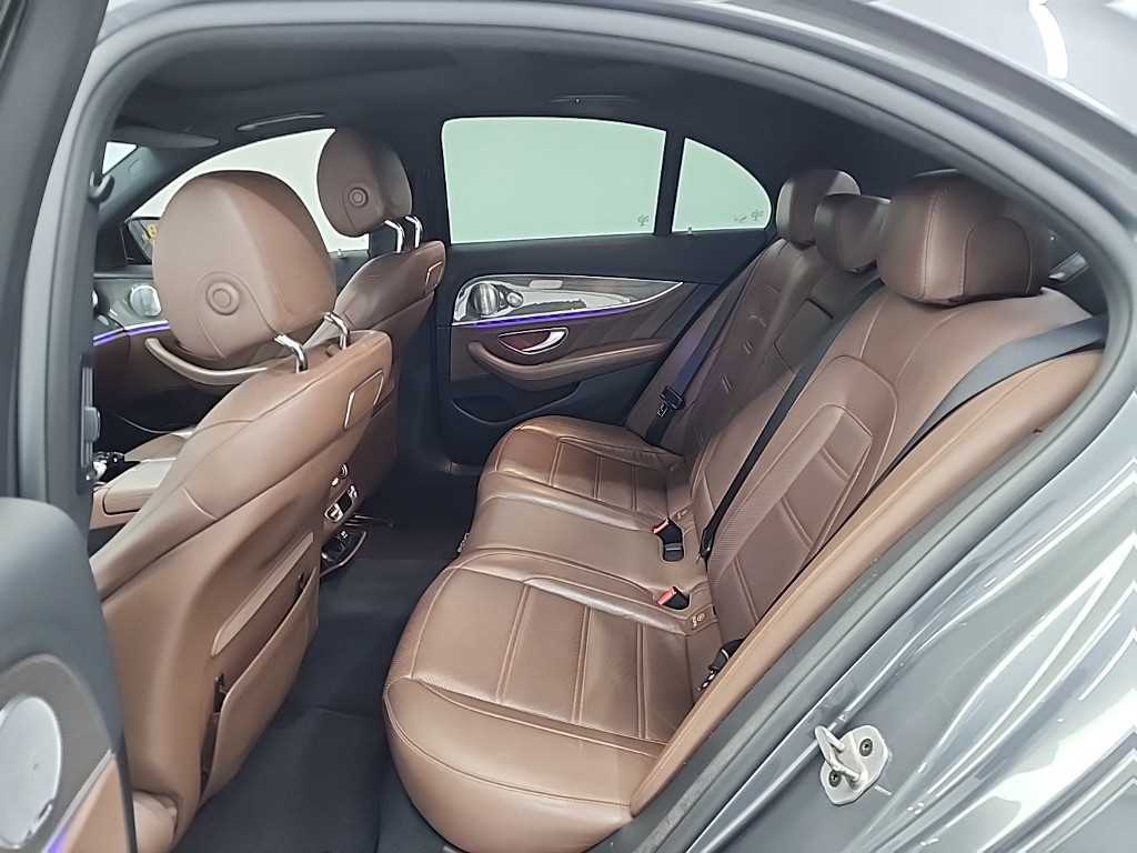 Mercedes Benz E class - Vista 12