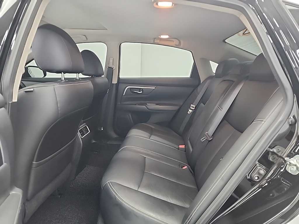 Nissan Altima - Vista 12