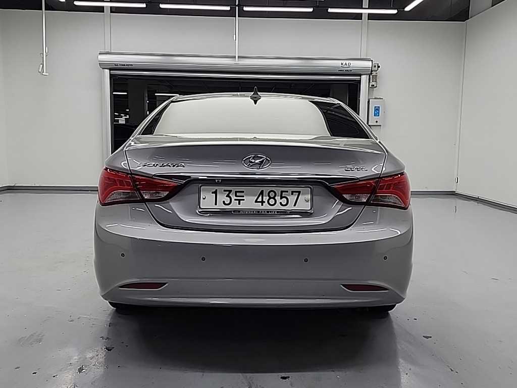 HYUNDAI Sonata - Vista 3