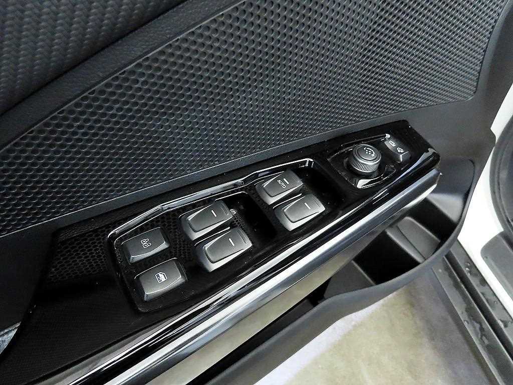 Ssangyong Tivoli - Vista 12