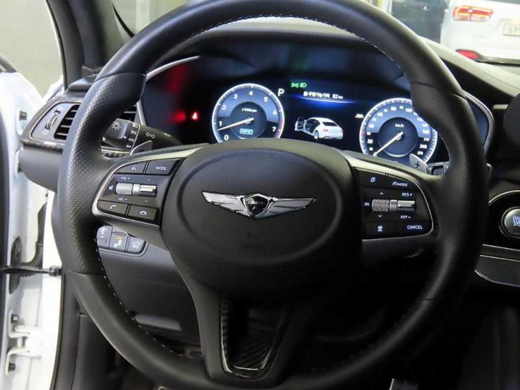 Genesis G70 - Vista 8