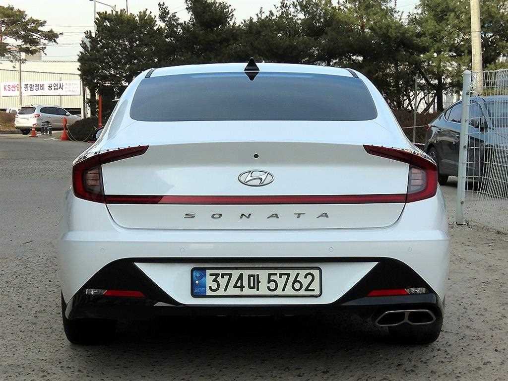 HYUNDAI Sonata - Vista 4