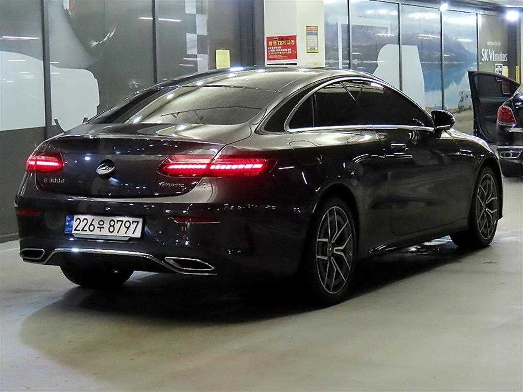 Mercedes Benz E class - Vista 4