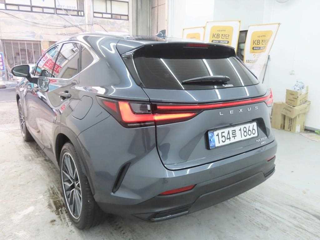 Lexus NX - Vista 4