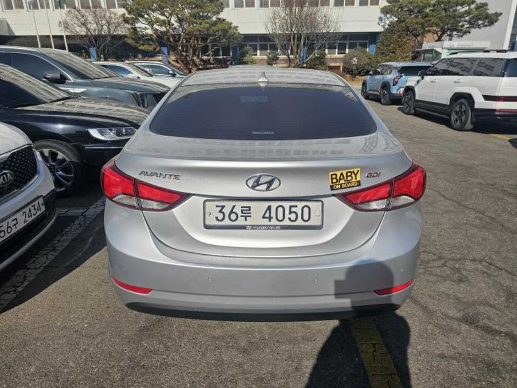 HYUNDAI Avante - Vista 4