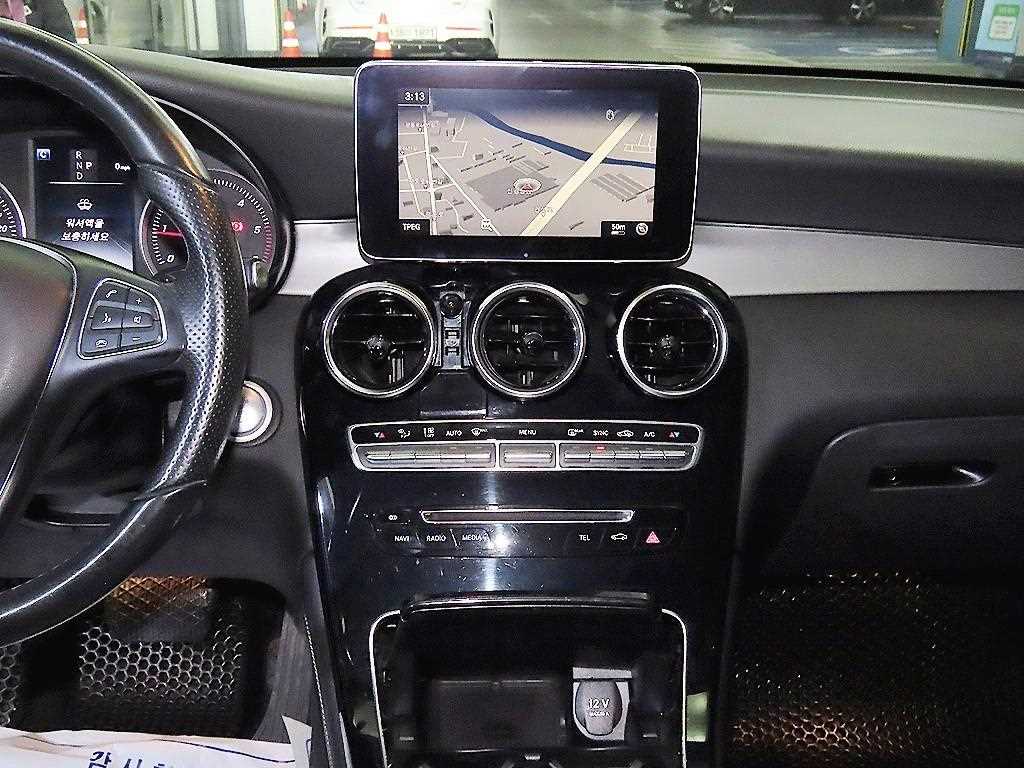 Mercedes Benz GLC Class - Vista 11