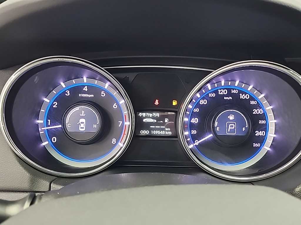 HYUNDAI Sonata - Vista 6