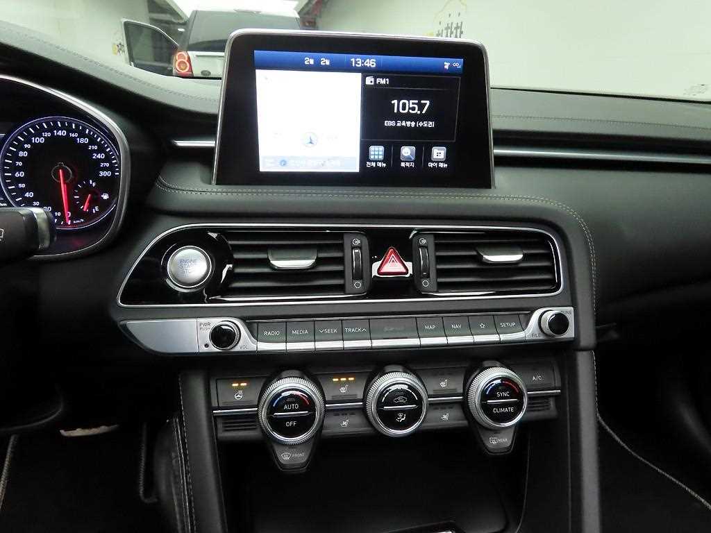 Genesis G70 - Vista 10