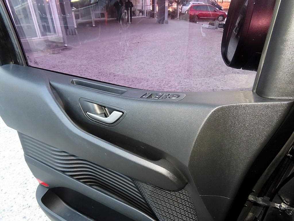 HYUNDAI Staria - Vista 11