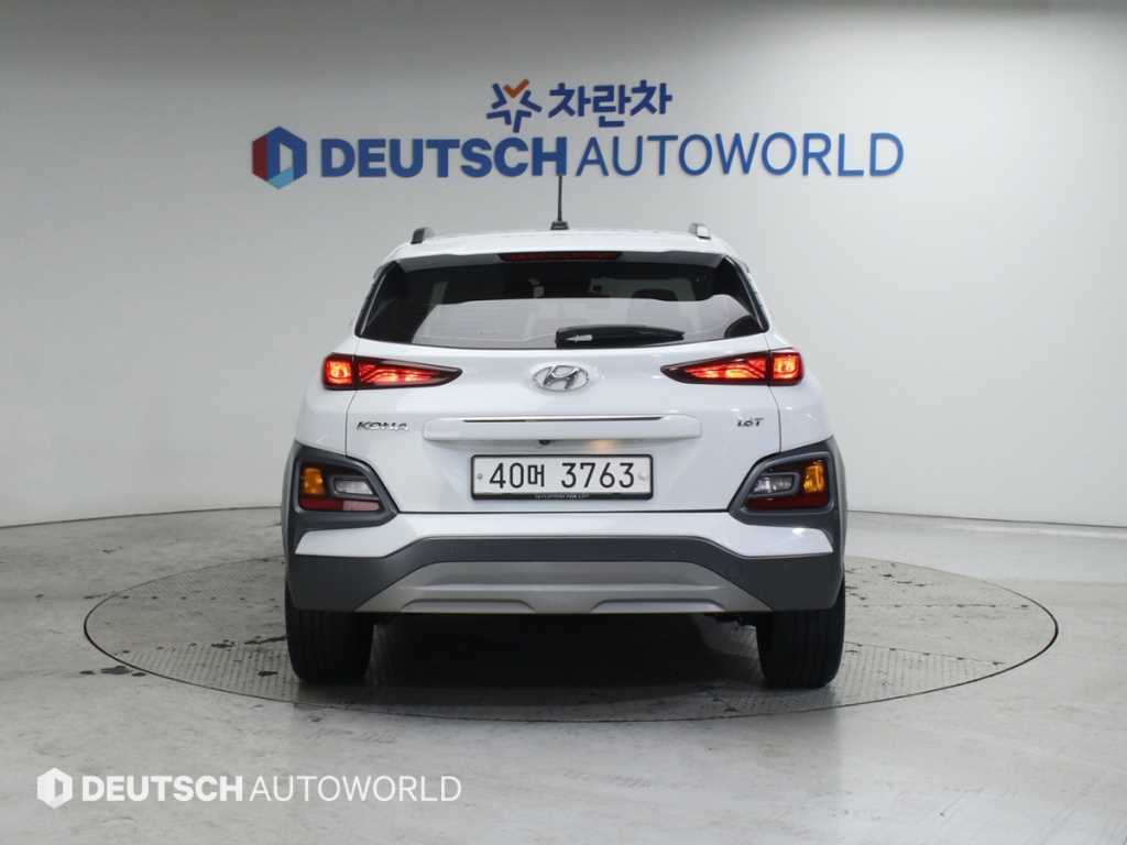 HYUNDAI Kona - Vista 4