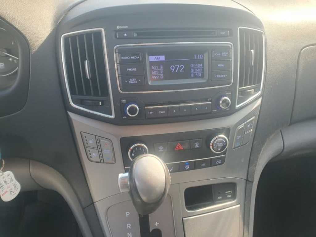 HYUNDAI Starex - Vista 10