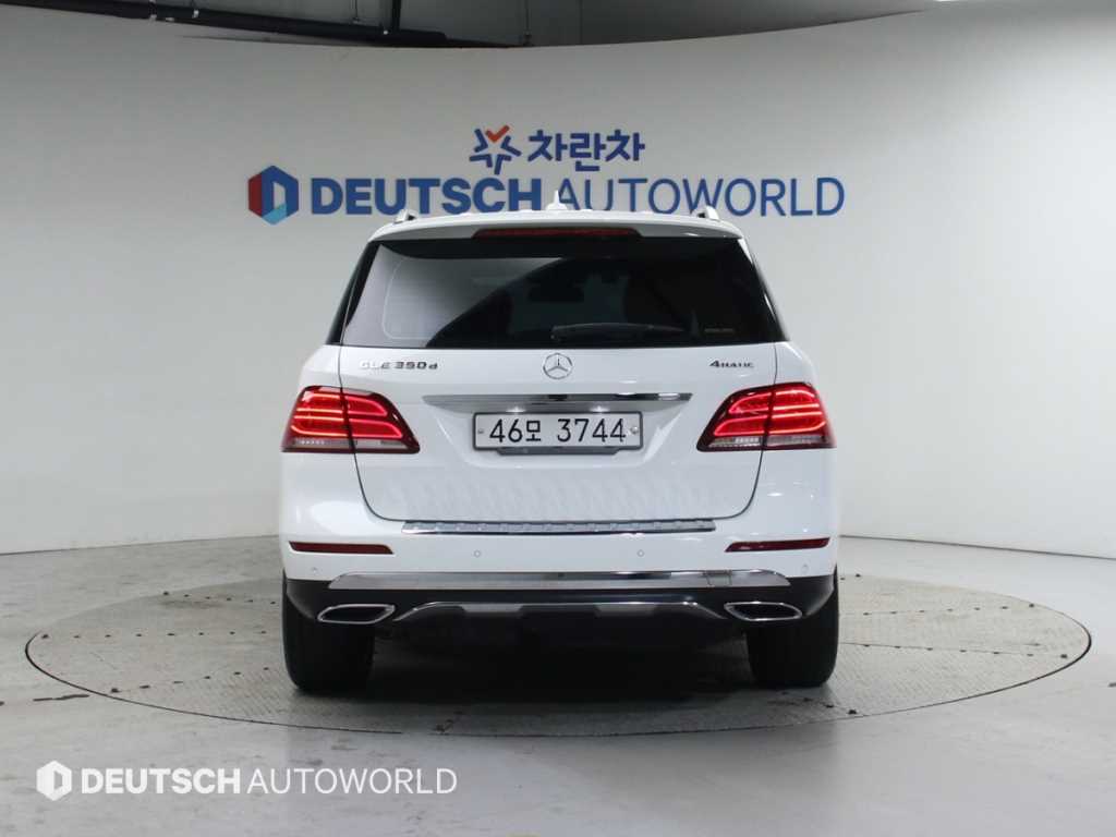 Mercedes Benz GLE Class - Vista 4