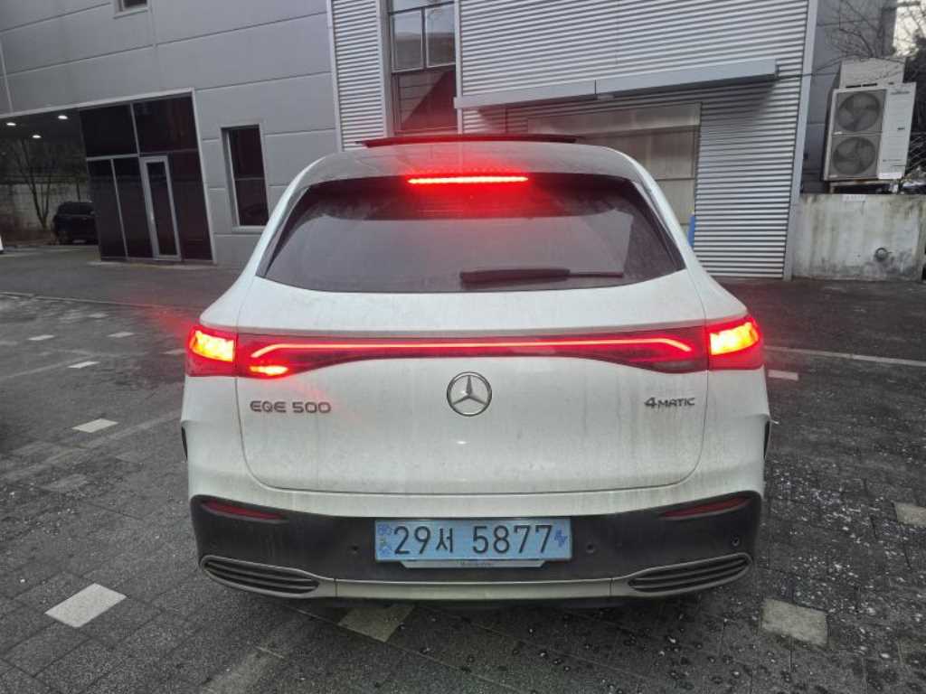 Mercedes Benz EQE - Vista 3