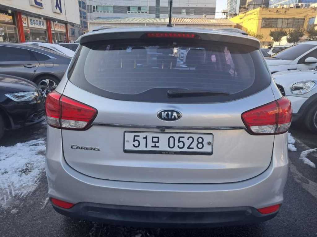 KIA Carens - Vista 6