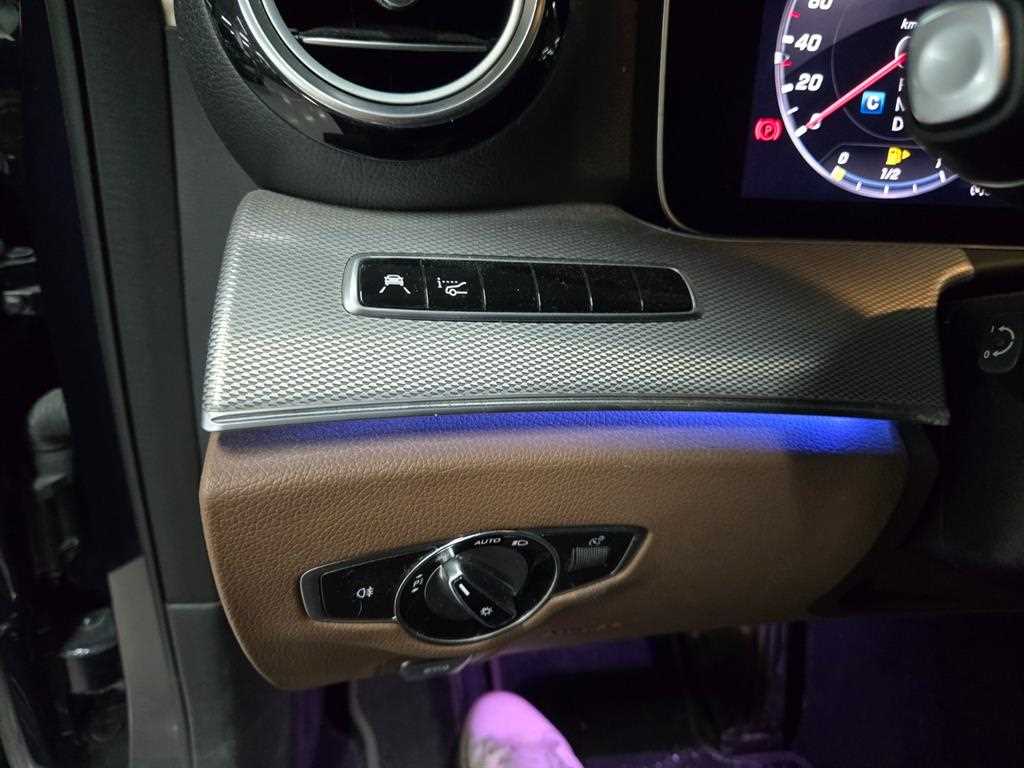 Mercedes Benz E class - Vista 8