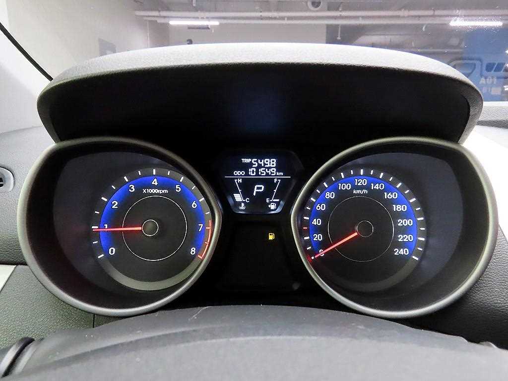 HYUNDAI Avante - Vista 6