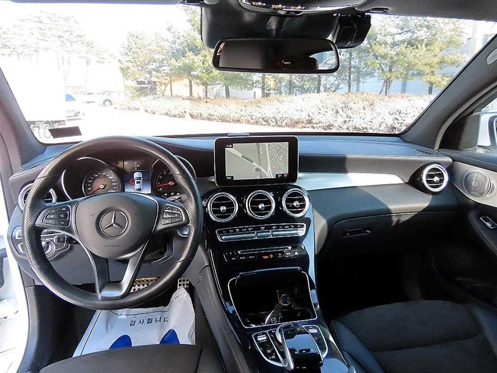 Mercedes Benz GLC Class - Vista 7