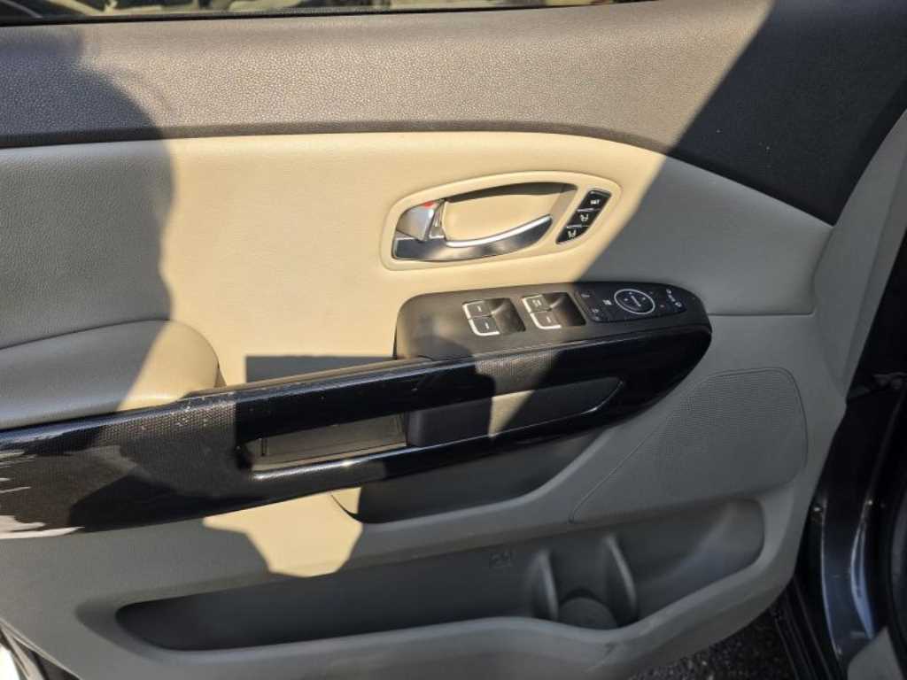 KIA Carnival - Vista 10