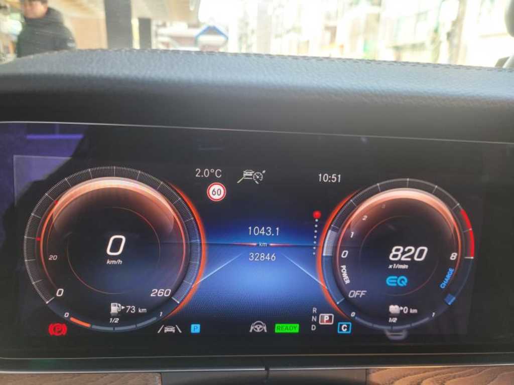 Mercedes Benz E class - Vista 5