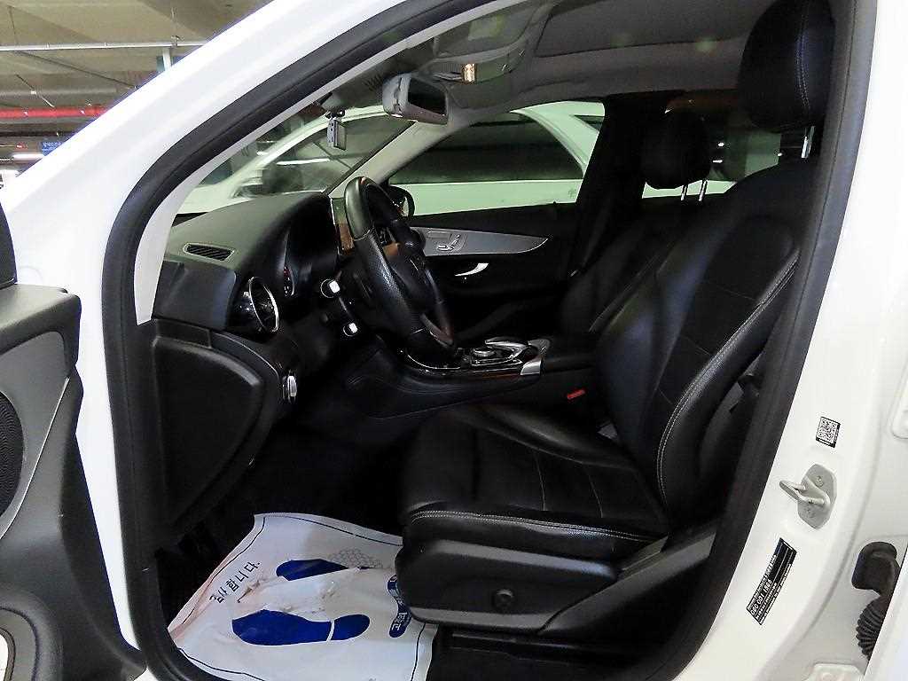 Mercedes Benz GLC Class - Vista 6