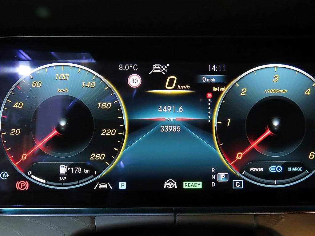 Mercedes Benz E class - Vista 9