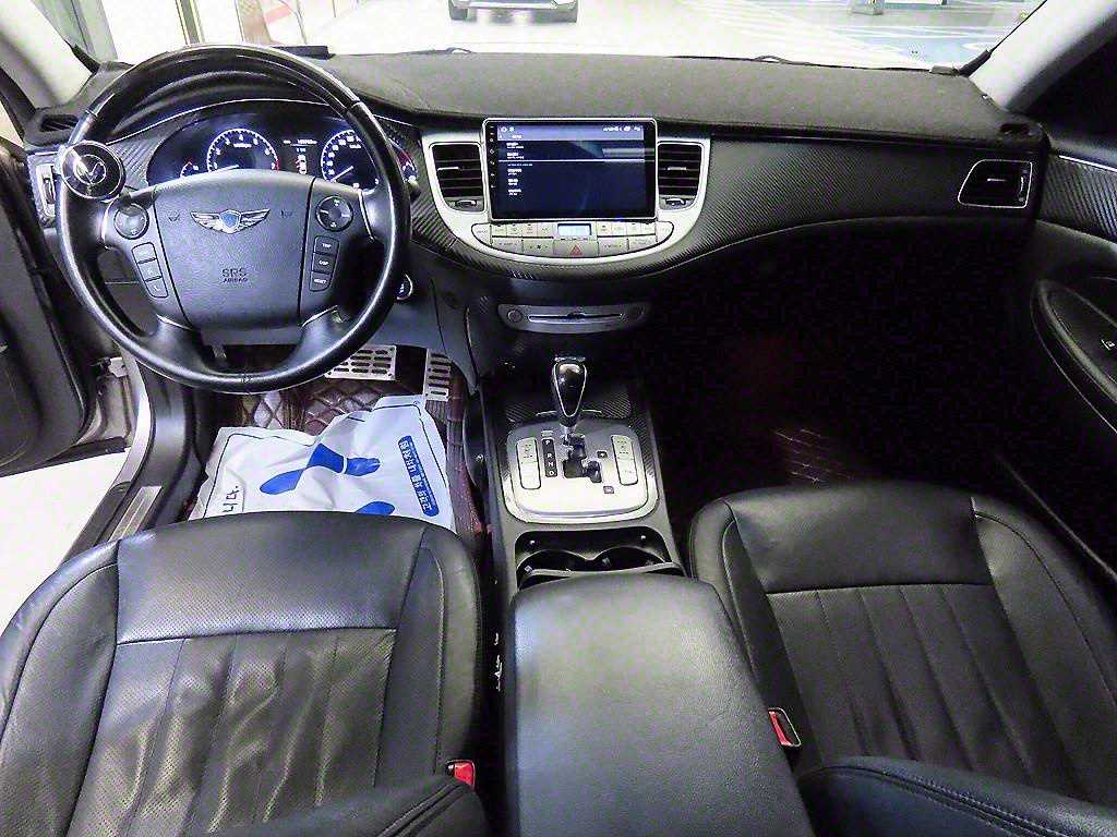 HYUNDAI Genesis - Vista 10