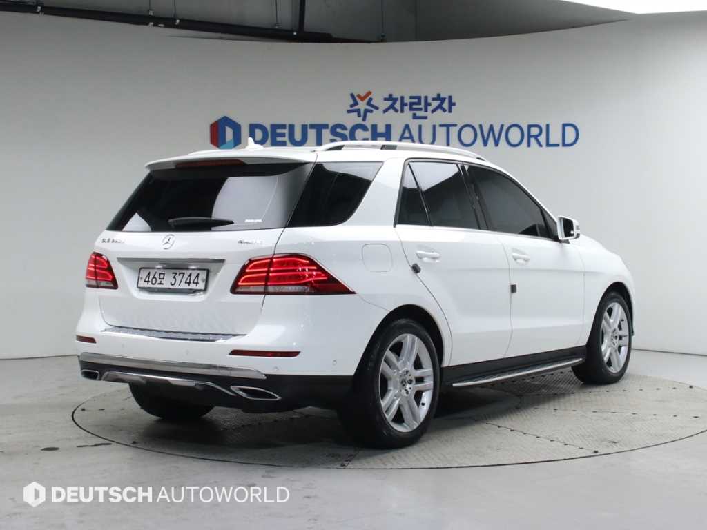 Mercedes Benz GLE Class - Vista 2