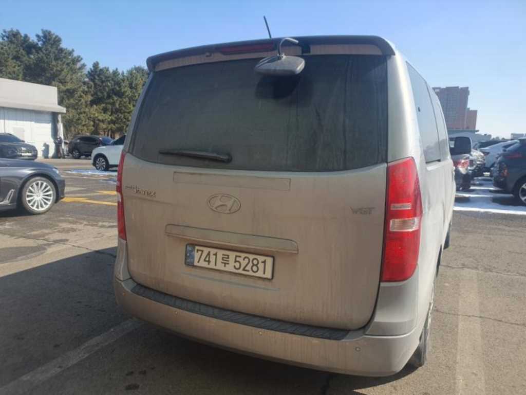 HYUNDAI Starex - Vista 4