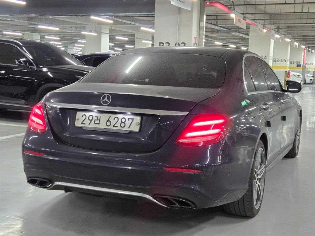 Mercedes Benz E class - Vista 4