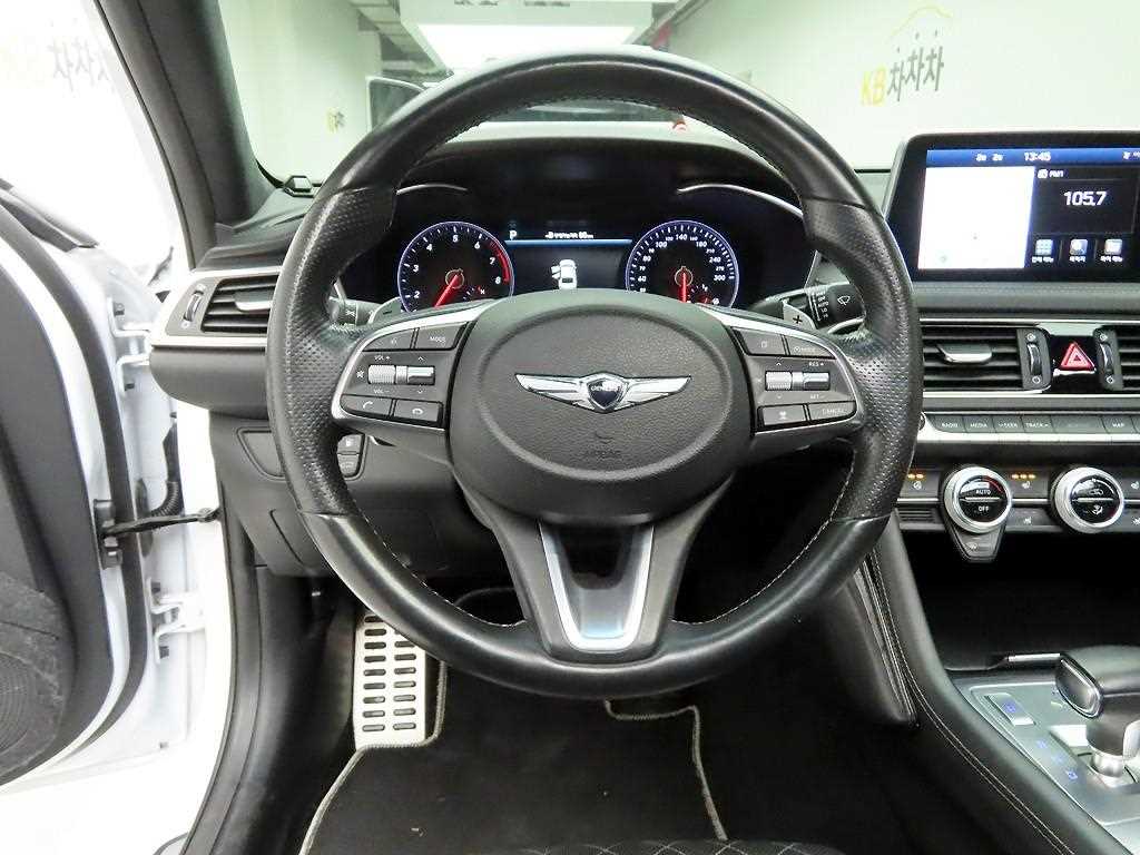 Genesis G70 - Vista 8