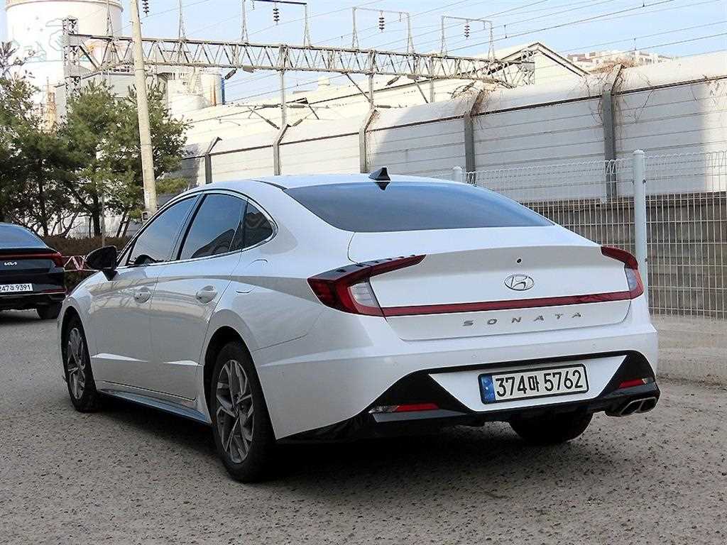 HYUNDAI Sonata - Vista 3